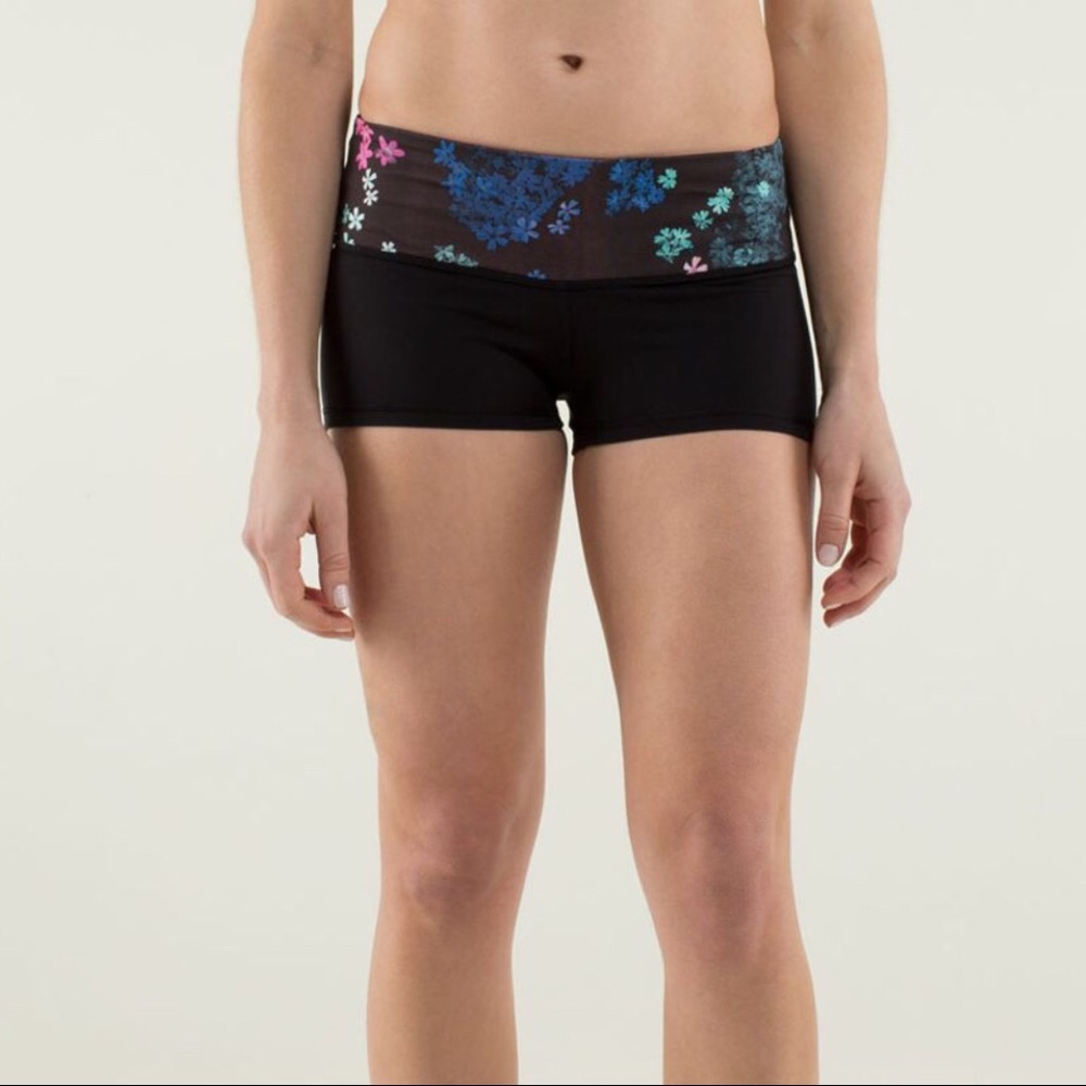 Lululemon Boogie Short Black/Petal Pop Multi